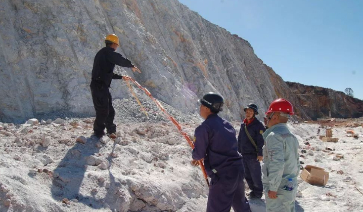 エマルジョン爆薬複合プラスチックフィルムの利点